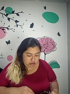 Snapshot of curvy_diva_ chatting on September 24, 2025, 11:06 am curvy diva online show from September 24, 2025, 11:06 am