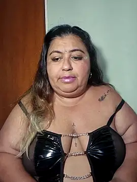 curvy diva  online show from April 7, 2026, 9:05 pm