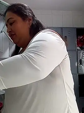 curvy diva  online show from January 9, 2026, 1:07 pm