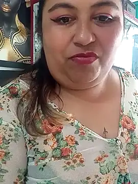 Snapshot of curvy_diva_ chatting on September 13, 2025, 2:06 pm curvy diva online show from September 13, 2025, 2:06 pm