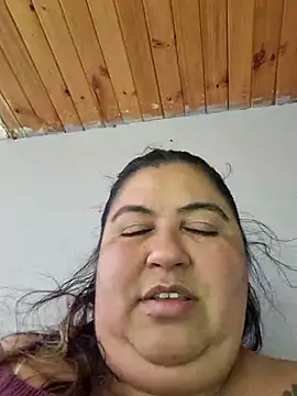 curvy diva  online show from December 14, 2025, 8:58 pm