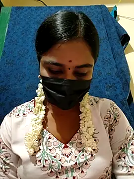 mini-queen online show from October 10, 2025, 5:25 pm