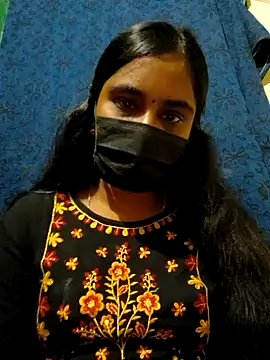 mini-queen online show from October 18, 2025, 5:04 pm