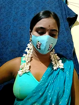 mini-queen online show from October 31, 2025, 1:52 pm