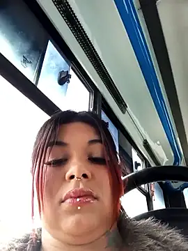 snow belle online show from November 13, 2025, 4:22 pm