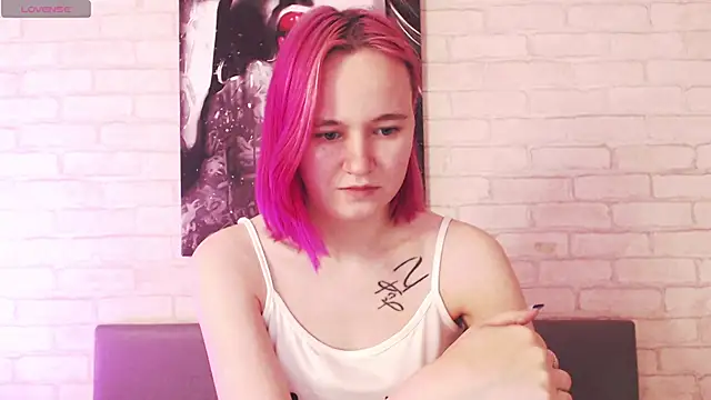 Ericha Stone online show from September 20, 2025, 1:43 am