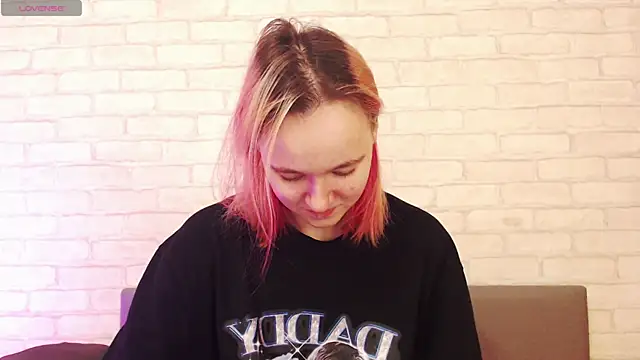 Ericha Stone online show from January 7, 2026, 1:43 am