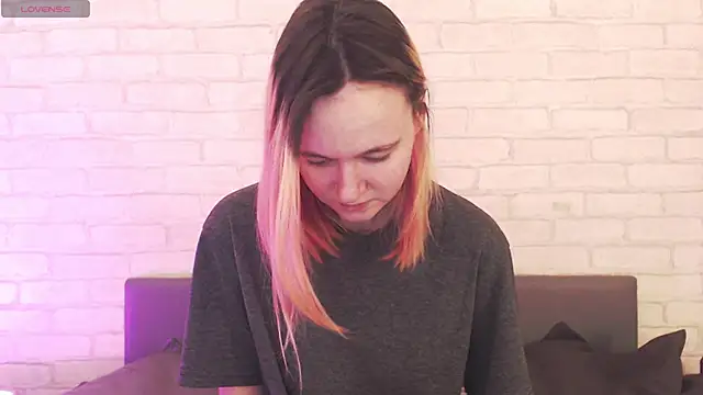 Ericha Stone online show from April 1, 2026, 1:41 am