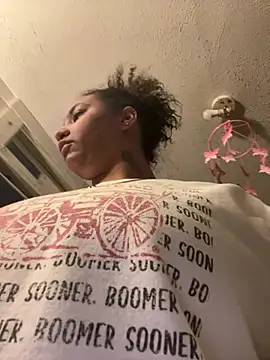 StylishEchium online show from February 4, 2026, 6:03 pm