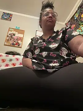 StylishEchium online show from April 13, 2026, 6:01 pm