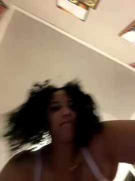 StylishEchium online show from November 17, 2025, 10:03 pm