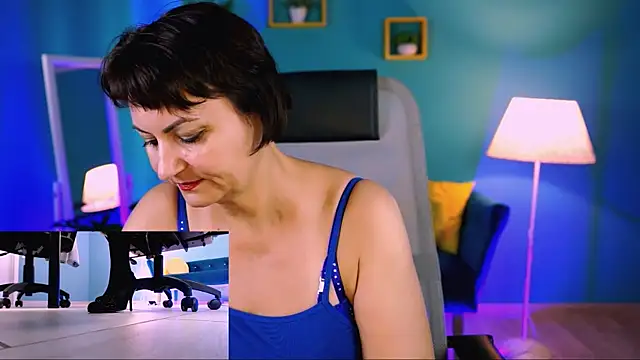 Snapshot of HelenBeler chatting on November 15, 2025, 8:40 am HelenBeler online show from November 15, 2025, 8:40 am