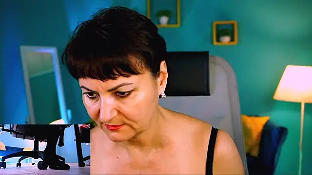 Snapshot of HelenBeler chatting on November 18, 2025, 5:11 am HelenBeler online show from November 18, 2025, 5:11 am