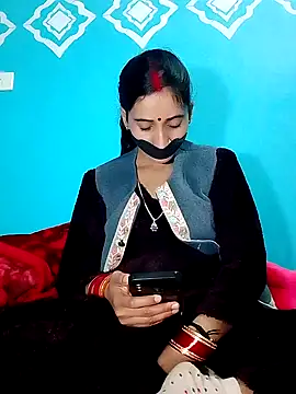 Pahadi couple online show from November 14, 2025, 7:23 am