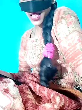 Pahadi couple online show from November 11, 2025, 5:52 pm