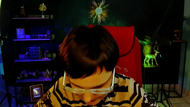 LauraDavidsons online show from December 19, 2025, 4:53 pm