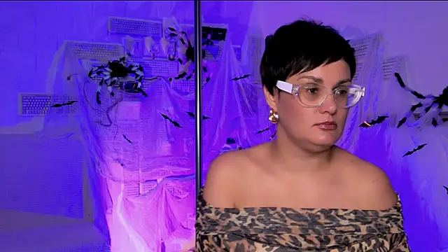 LauraDavidsons online show from October 17, 2025, 4:42 pm