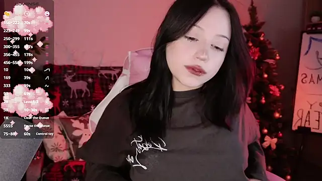 YourLittleDevil online show from December 17, 2025, 1:27 pm