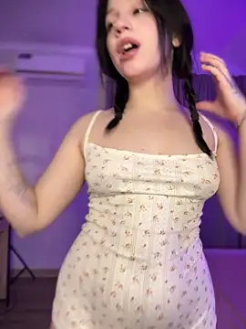 YourLittleDevil online show from February 3, 2026, 6:51 am