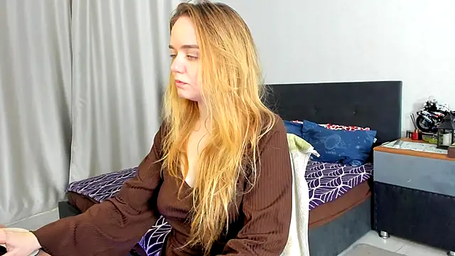 JanetShy online show from September 15, 2025, 7:09 am