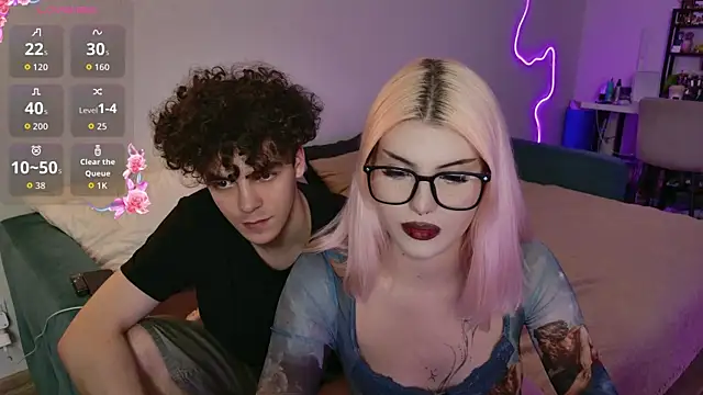 Alice18James online show from September 23, 2025, 5:42 pm