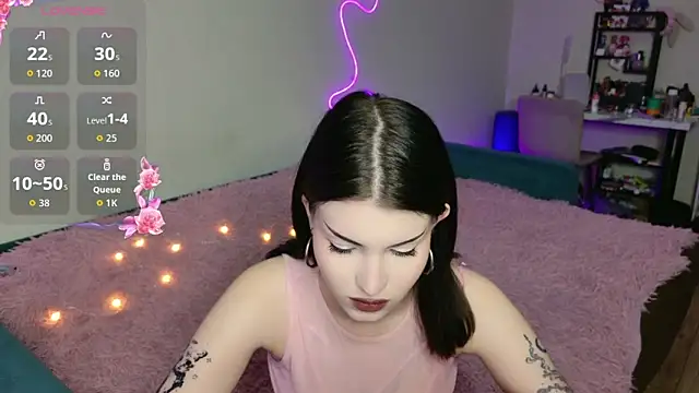 Alice18James online show from December 14, 2025, 6:35 pm