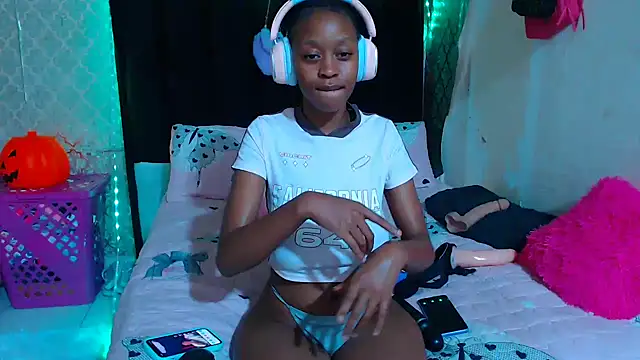 SexyPetitex25 online show from November 8, 2025, 12:25 am