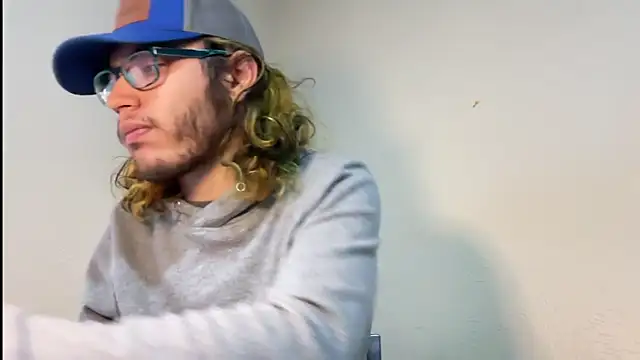 Snapshot of zacthefeetguy chatting on February 24, 2026, 3:35 pm zacthefeetguy online show from February 24, 2026, 3:35 pm