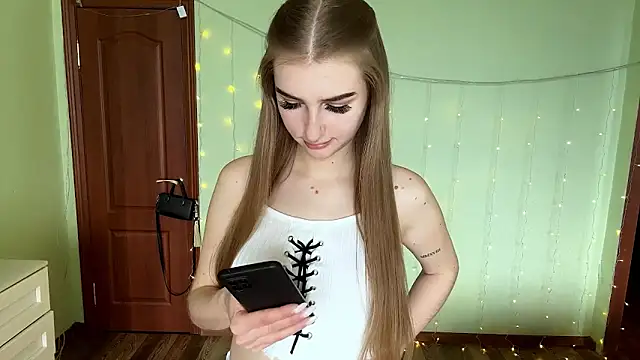 SweetJinny88 online show from April 3, 2026, 9:16 am