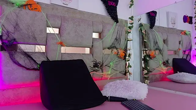 Madison 03 online show from October 30, 2025, 12:31 am