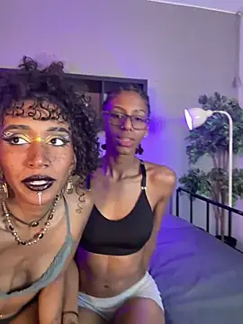 Snapshot of lynx_sun chatting on February 4, 2026, 9:43 pm lynx sun online show from February 4, 2026, 9:43 pm