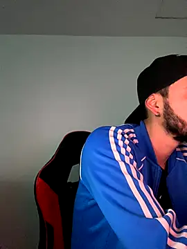 cristopher wallacee online show from November 13, 2025, 2:15 am