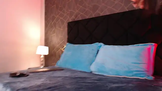 zoey stonee online show from November 27, 2025, 7:47 pm