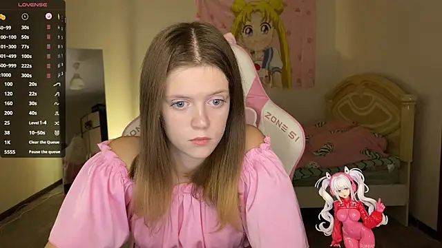 Snapshot of VibeQueenLucy chatting on October 17, 2025, 2:30 pm VibeQueenLucy online show from October 17, 2025, 2:30 pm