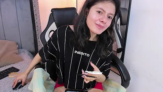 Snapshot of Miyu_Komori chatting on February 12, 2026, 12:38 pm Miyu Komori online show from February 12, 2026, 12:38 pm