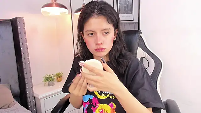 Snapshot of Miyu_Komori chatting on February 17, 2026, 12:46 pm Miyu Komori online show from February 17, 2026, 12:46 pm