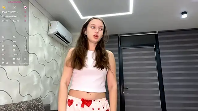 Snapshot of CharlynDini chatting on October 25, 2025, 3:12 pm CharlynDini online show from October 25, 2025, 3:12 pm