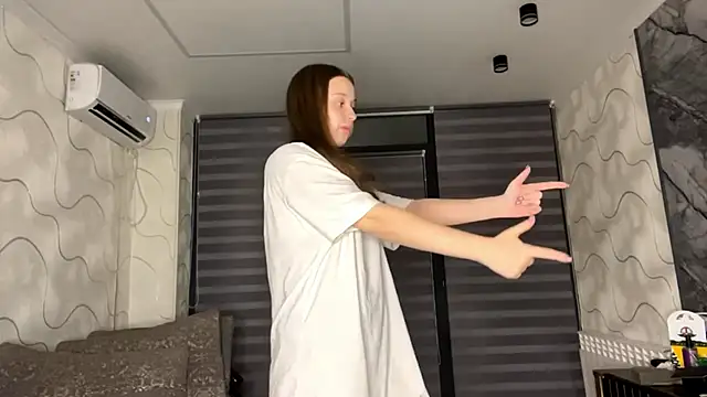 Snapshot of CharlynDini chatting on November 27, 2025, 4:07 pm CharlynDini online show from November 27, 2025, 4:07 pm