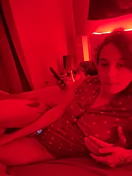 Snapshot of duomagique_off chatting on October 19, 2025, 9:39 pm duomagique off online show from October 19, 2025, 9:39 pm