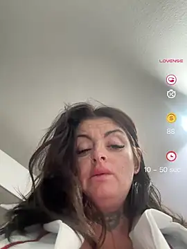 IrishmilfAnna online show from May 16, 2026, 7:46 pm