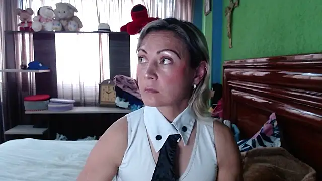  Charlize theron  online show from September 21, 2025, 8:58 pm