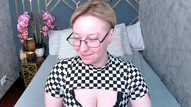 AlexandraGreen online show from March 26, 2026, 11:46 pm