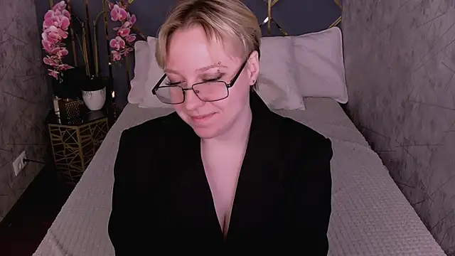 AlexandraGreen online show from April 16, 2026, 9:26 pm