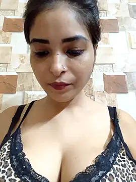 QUEEN-ADITI online show from September 28, 2025, 2:51 am