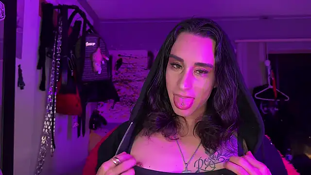 xoFrankie online show from October 22, 2025, 1:49 am