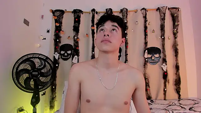 Snapshot of mrhot_night chatting on October 22, 2025, 11:36 pm mrhot night online show from October 22, 2025, 11:36 pm