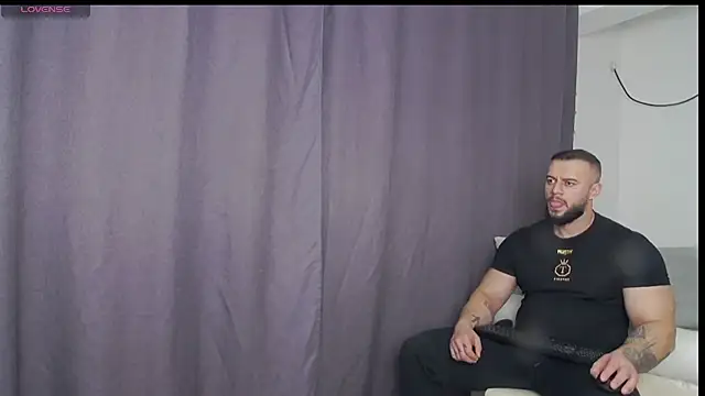 Snapshot of RickyMiami1 chatting on February 15, 2026, 1:32 pm RickyMiami1 online show from February 15, 2026, 1:32 pm