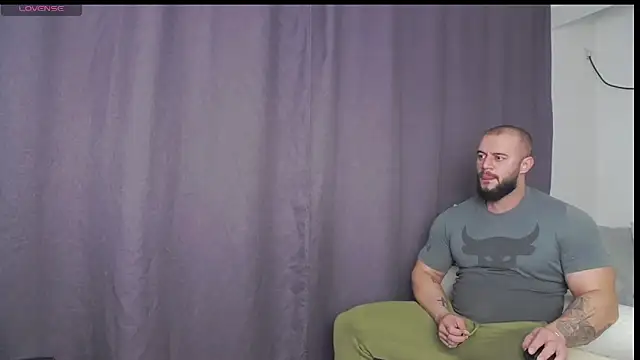 Snapshot of RickyMiami1 chatting on December 2, 2025, 8:21 pm RickyMiami1 online show from December 2, 2025, 8:21 pm