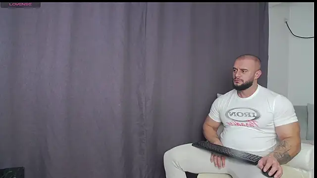 RickyMiami1 online show from November 13, 2025, 8:24 pm