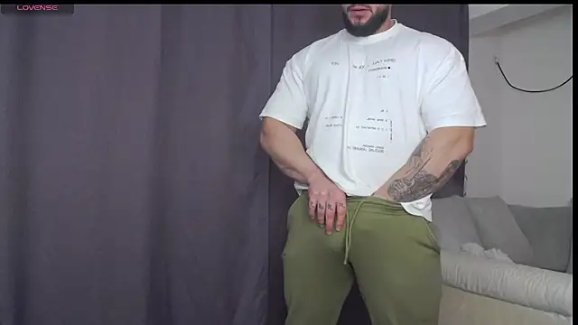 Snapshot of RickyMiami1 chatting on February 9, 2026, 6:17 pm RickyMiami1 online show from February 9, 2026, 6:17 pm